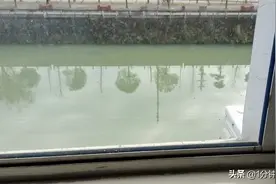 高处玻璃不好擦？不用请保洁了，简单一招，两面玻璃干净无水渍图片