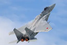 日本改装运输机当轰炸机用，变相突破和平宪法，加快发展攻击武器图片