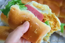 做法最简单的面包，晚上睡前烤一盘，一周早餐不愁了图片