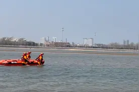 山东烟台6人赶海太投入遇涨潮被困图片