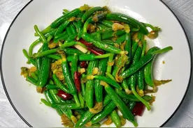 夏季，黄瓜花试试这样吃，爽口开胃，营养又美味，家人爱吃不剩菜图片