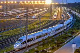 60岁以上老人乘坐火车和高铁，有“6优二免”，多数人都不知道图片