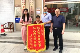她是消防员的女儿，危急关头，她三闯火海，救了一家店图片