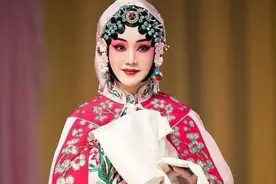 京剧名家刘桂娟性格还是比较直的，曾怒怼周炜也曾驳过白燕升面子图片