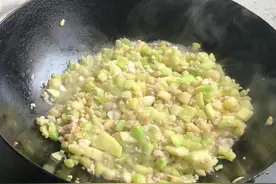 给大家分享一下面条好吃的做法，家常又简单，太香了图片