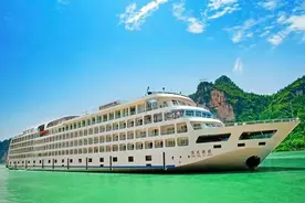 长江三峡游轮，为什么特别适合老人乘坐去旅行，理由有这么六个图片