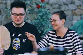 宋丹丹儿媳王博谷：嫁小7岁巴图，婚后生两子，风光背后也有辛酸图片