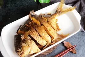 炸鲳鱼想要好吃，调面糊时3样缺一不可，外酥里嫩，不油不腻图片