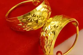 农村老人更喜欢戴黄金，是为好看还是攀比？图片