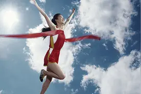 同事工作都很内卷，我要不要更卷？图片