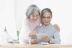 2023年养老金上涨，1952年出生的，可享受高龄补贴？高的达300？图片