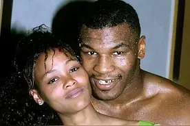 1992年拳王泰森入狱：为保释与中年女狱警交往，趁天黑约会苟合图片