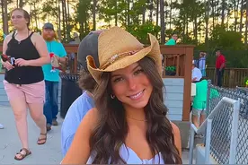 美国18岁网红发视频自夸驾驶技术，6天后被车迎面撞上，当场死亡图片