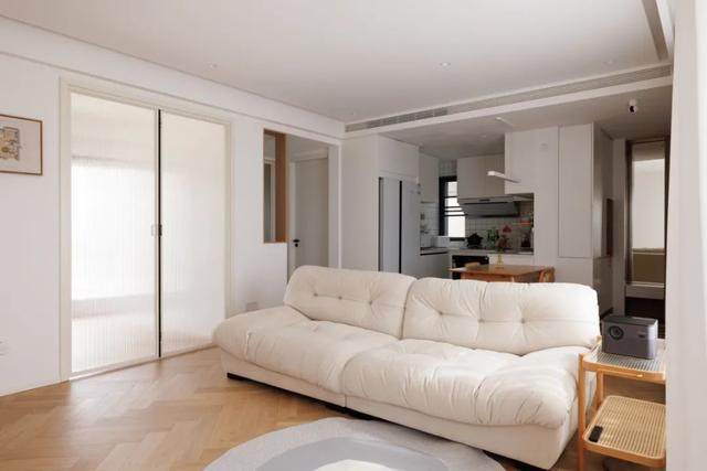 卧室白墙如何装饰好看,卧室怎么装修才好看?