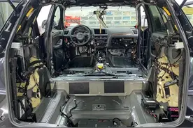 女车主用奥迪Q5代步8年，10万公里从不保养，花5万翻新又变新车图片