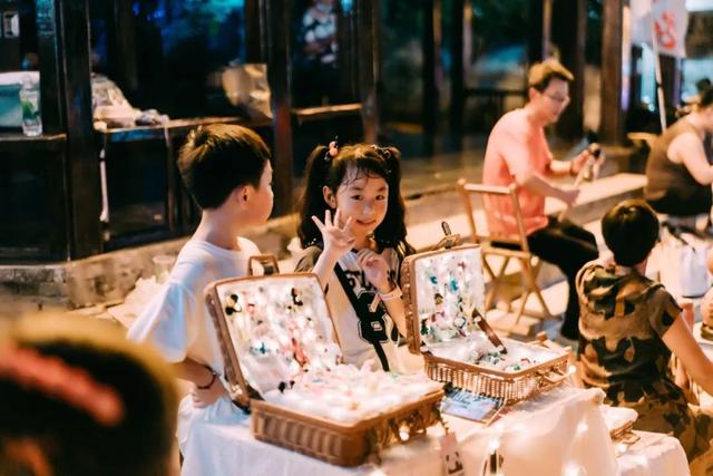 �����ȹ���ڡ�ϲӭ��ʮ�󡱡�����������ʽ��������࣬�����˲�ͣ��