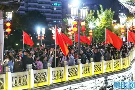 人人人人人你人人人人人！贵阳甲秀楼已开启人海模式图片