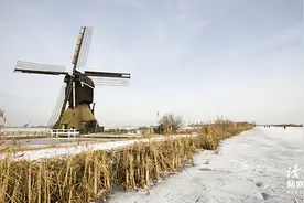 10个博尔赫斯笔下的诗句：黑暗中的一吻，比什么都温馨图片