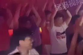 为了不打扰高考学生复习，上海一群阿姨们组织去夜店跳广场舞：又轻松又快乐，非常开心还不扰民图片