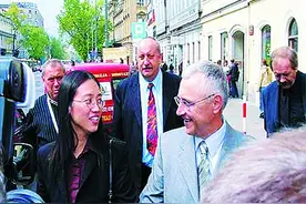 河南打工妹吴木兰：和波兰富豪网恋嫁到国外，还差点成为总统夫人图片