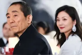恩爱25年抵不过残酷现实，74岁张艺谋衰老萎缩，43岁陈婷绚烂如花图片