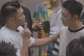 李玖哲哭泣自责：笨蛋我不懂规则！犯了错误，导致团队被拆散了！图片