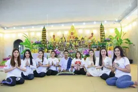 羡慕的生活，泰国纹身师迎娶八位妻子图片