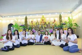 羡慕的生活，泰国纹身师迎娶八位妻子图片