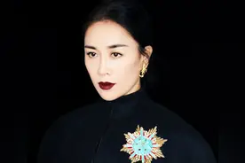 歌手那英是满族人，那她的原名叫什么？图片