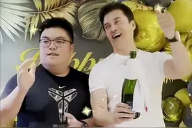 爹妈神仙颜值，孩子却长相平平，这8位星二代颜值与爹妈差太多了图片