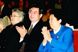 陈慕华和她的爱人、子女图片