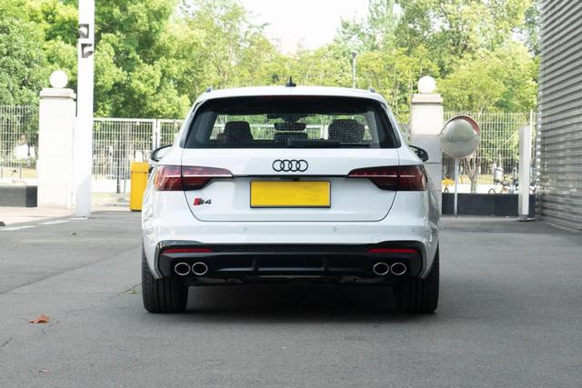 适合年轻人的旅行车！纯进口配V6动力，4秒级破百，实拍奥迪S4