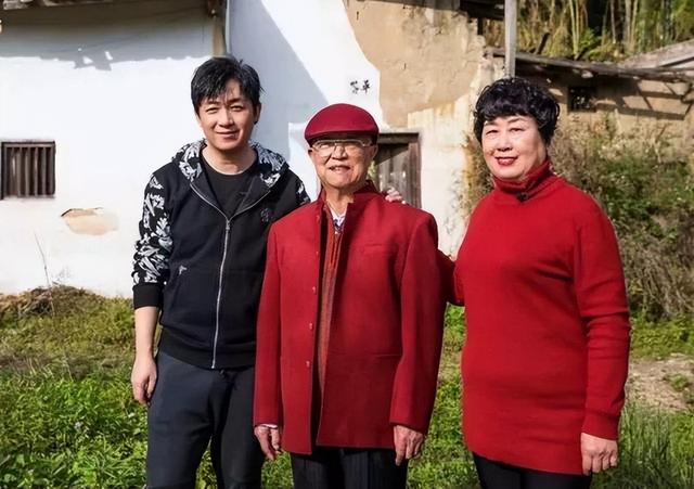 潘粤明与董洁离婚8年：他摆脱抑郁收获真爱，她带儿子苦度光阴