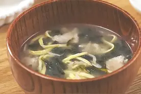 紫菜肉片汤 | 不加调料的鲜汤，鲜浓营养全，简简单单收获干饭娃图片