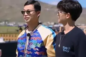 男星“苦”身高已久，垫木板、穿厚底鞋成习惯，鞋垫有十厘米厚图片