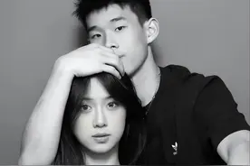 狗粮!女篮第一美女卓识助阵男友林葳,与葳少庆祝自己20岁生日图片