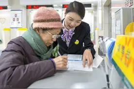 农业银行上市至今，每年坚持定投1万股收益多少钱？图片