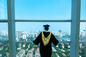文科生转码上热搜，大学之用不应在“钱”途图片