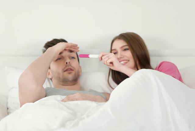 我女朋友说他有鸡皮肤