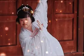 娜娜的乡村生活：母女凭温馨日常爆火，女儿患唐氏综合征依然自信图片