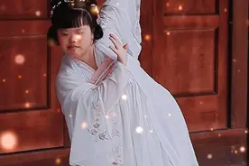 娜娜的乡村生活：母女凭温馨日常爆火，女儿患唐氏综合征依然自信图片