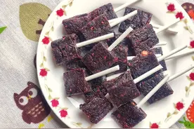 教你自制莓果棒棒糖，纯天然无添加，软糯酸甜，大人小孩都爱吃图片