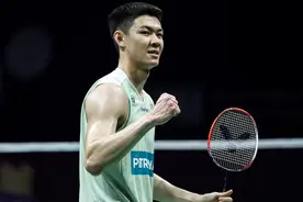 李梓嘉绰号辣子鸡骆建佑被叫辣椒油 他很享受球迷拥戴换教练惹争议图片