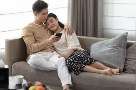 “儿媳，10万给你，陪嫁房送我小儿子”婆婆理直气壮，儿媳换门锁图片