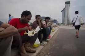 华人三兄妹在新加坡靠压榨外籍客工“淘金”，丧尽天良图片