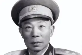 哨兵拦住毛主席，报告上级：一毛姓先生在门外，这个哨兵后来如何图片