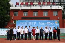 不负青春韶华 安全文明出行 太原交警开展秋季学期开学“交通安全第一课”活动图片