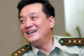 著名春晚相声演员王平：51岁时因劳累去世，葬礼蔡明姜昆前来送别图片