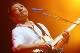 开口哭！许巍四首歌：就怕某个年纪，突然听懂泪流满面，都是人生图片