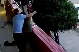 危急时刻！上党区八义镇政府二级主任靳云峰奋力一抱救下轻生男子图片